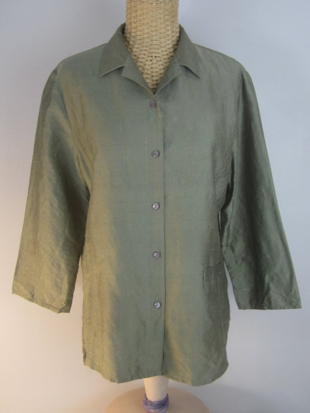 J Jill Women 8 Green 3/4 Sleeve 100 Silk Shirt Back Pleats Pocket Classic Top M